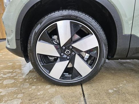 Used 2023 Volvo XC40 Recharge Ultimate w/ Protection Package Premier AWD/4WD image 9
