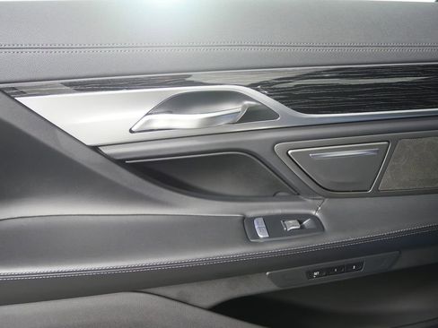 Used 2022 BMW 740i xDrive w/ M Sport Package image 14