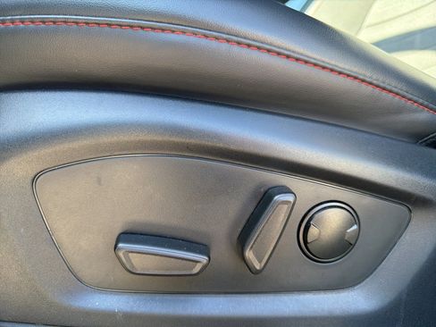 Used 2025 Ford Explorer ST-Line w/ ST-Line Street Pack image 11