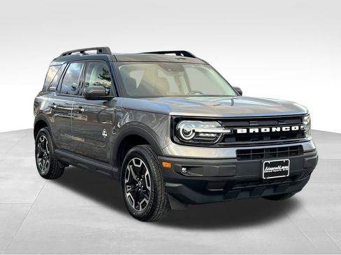 Used 2023 Ford Bronco Sport Outer Banks w/ Tech Package image 1