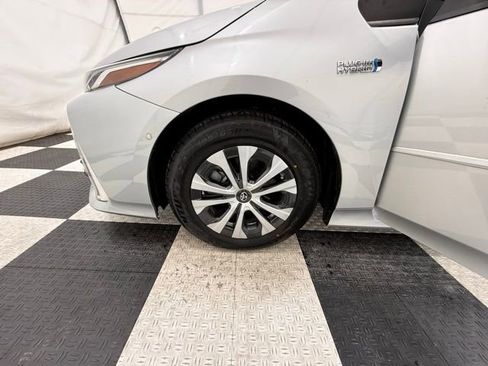 Used 2021 Toyota Prius Prime Limited w/ Carpet Mat Package (TMS) image 9