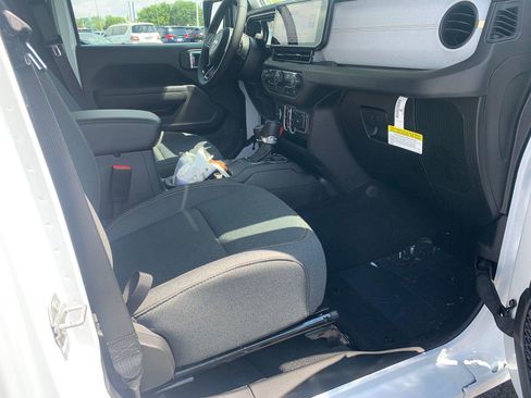 New 2025 Jeep Gladiator Sport image 10