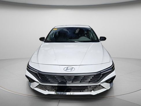 Used 2025 Hyundai Elantra SEL FWD image 3