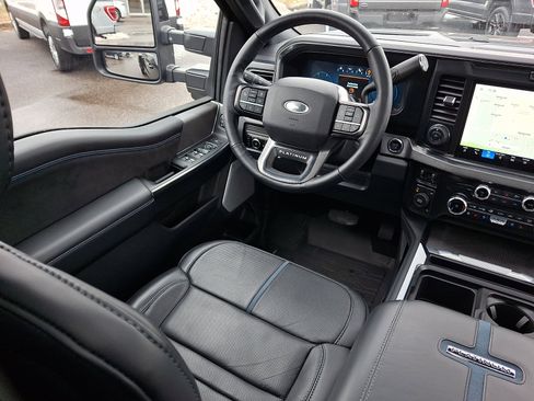 Certified 2025 Ford F450 Platinum w/ FX4 Off-Road Package image 13