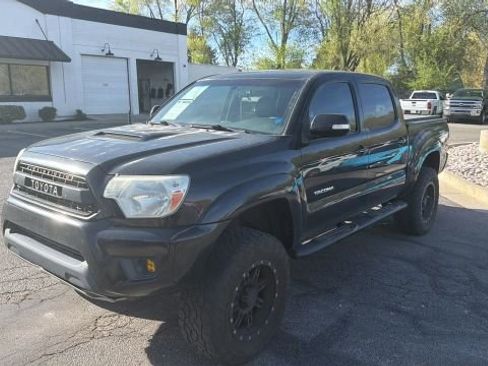 Used 2015 Toyota Tacoma 4x4 Double Cab w/ TRD Sport Package image 1