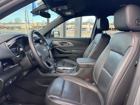 Used 2023 Chevrolet Traverse LT image 27