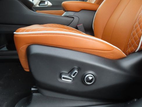 New 2026 Chrysler Pacifica Pinnacle w/ Trailer Tow Group image 10