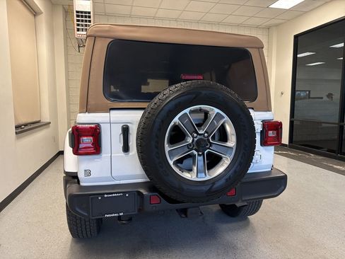 Used 2021 Jeep Wrangler Unlimited Sahara AWD/4WD image 18