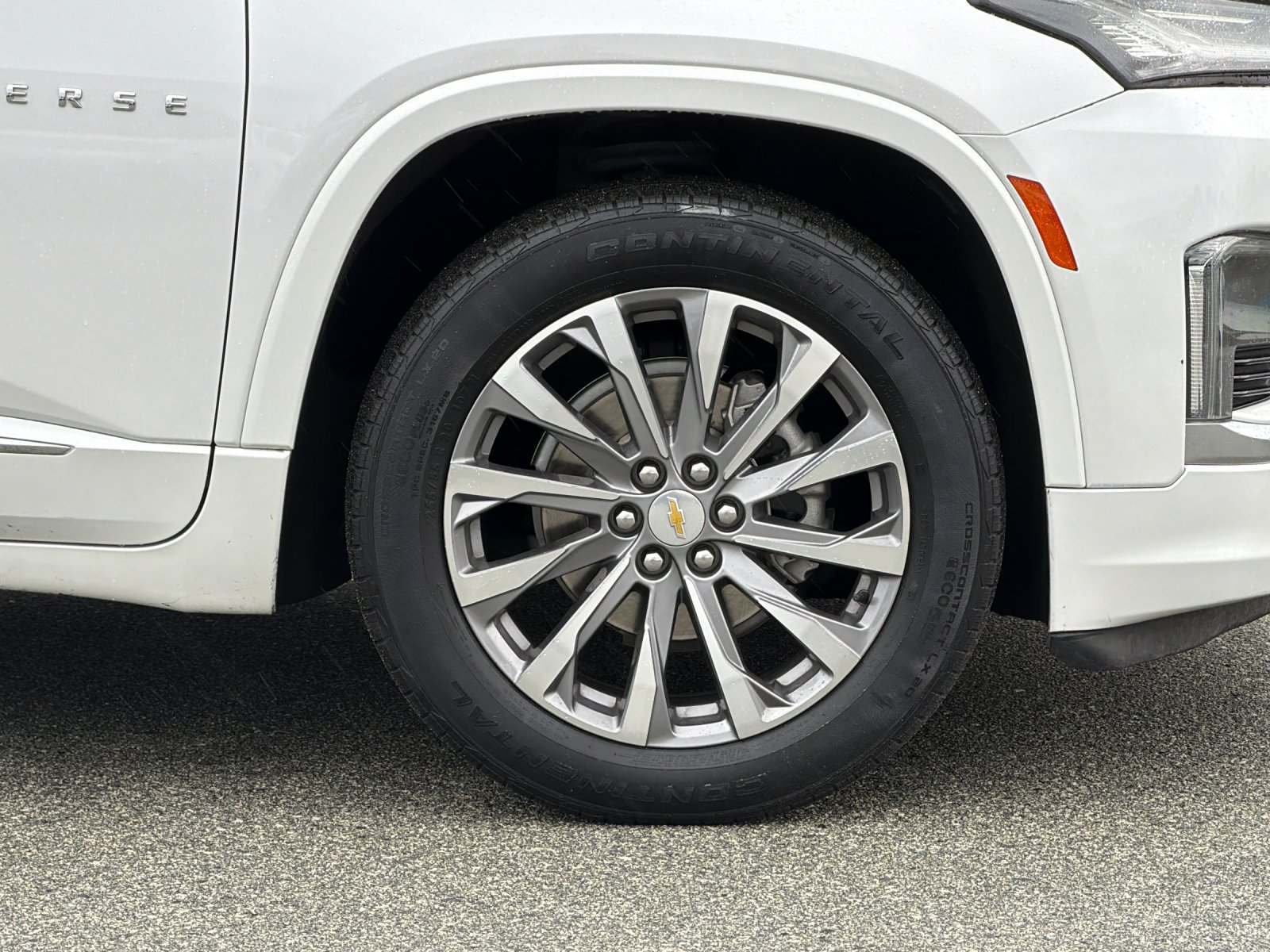 Used 2023 Chevrolet Traverse Premier FWD image 37