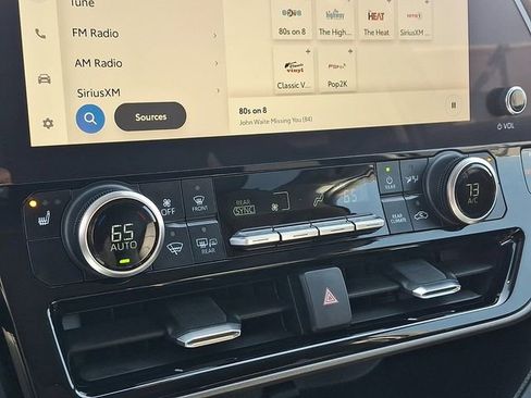 Used 2023 Toyota Highlander XLE AWD/4WD image 18