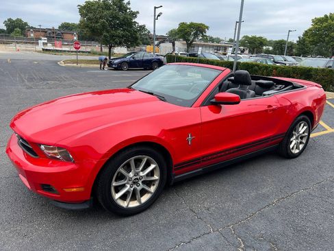 Used 2011 Ford Mustang Premium w/ 202A Rapid Spec Order Code RWD image 8