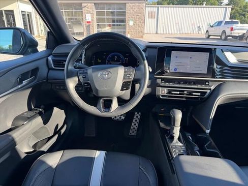 Used 2025 Toyota Camry SE FWD image 13