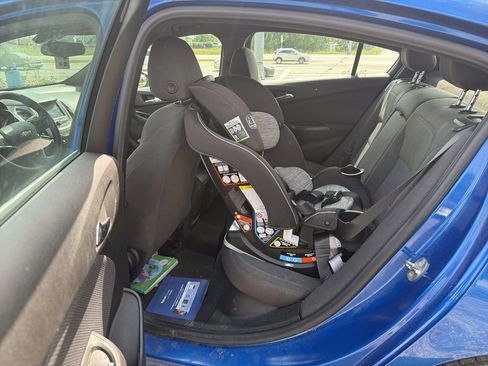 Used 2018 Chevrolet Cruze LT w/ RS Package FWD image 7