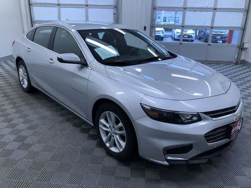 Used 2018 Chevrolet Malibu LT w/ Driver Confidence Package image 36