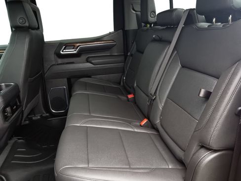 Used 2025 Chevrolet Silverado 1500 LT Trail Boss w/ Convenience Package II AWD/4WD image 22