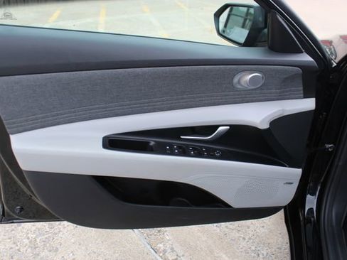 Used 2021 Hyundai Elantra Limited FWD image 8