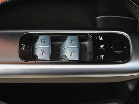 Used 2025 Mercedes-Benz C 300 Sedan image 20