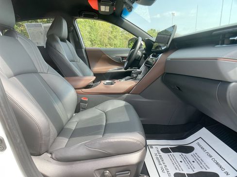Used 2023 Toyota Venza Limited AWD/4WD image 26