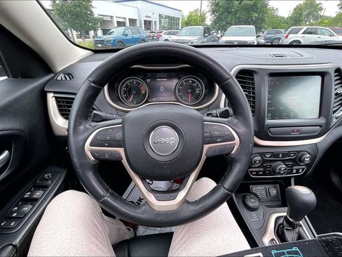 Used 2016 Jeep Cherokee Limited AWD/4WD image 5