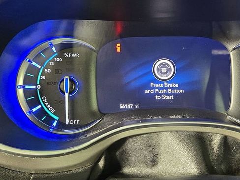 Used 2022 Chrysler Pacifica Limited w/ Uconnect Theater Family Group image 17