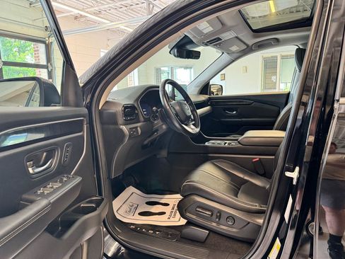 Used 2023 Honda Pilot Elite image 9