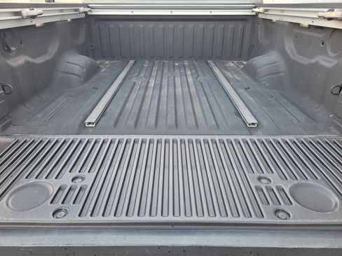 Used 2019 Nissan Titan SL w/ Midnight Edition image 19