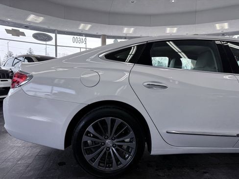 Used 2017 Buick LaCrosse Essence image 8