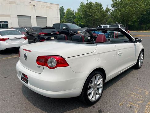Used 2011 Volkswagen Eos Lux FWD image 12