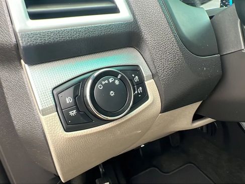 Used 2014 Ford Explorer XLT image 25