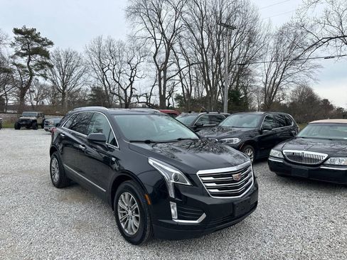 Used 2017 Cadillac XT5 Luxury AWD/4WD image 3