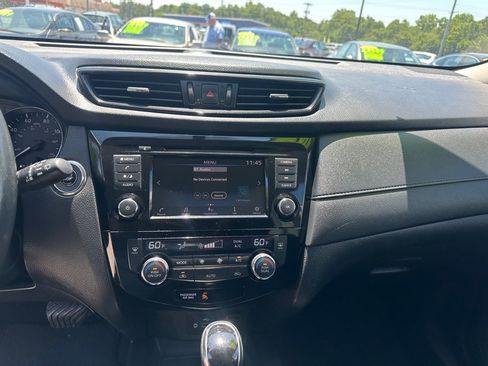 Used 2018 Nissan Rogue SV AWD/4WD image 16