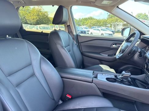 Used 2025 Nissan Rogue SV w/ SV Premium Package FWD image 26