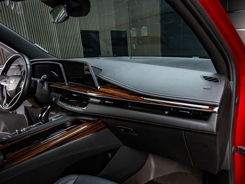 Used 2023 Cadillac Escalade Luxury RWD image 7