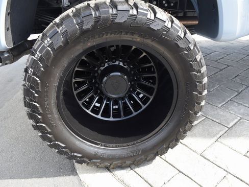 Used 2025 Ford F450 Lariat w/ FX4 Off-Road Package image 10