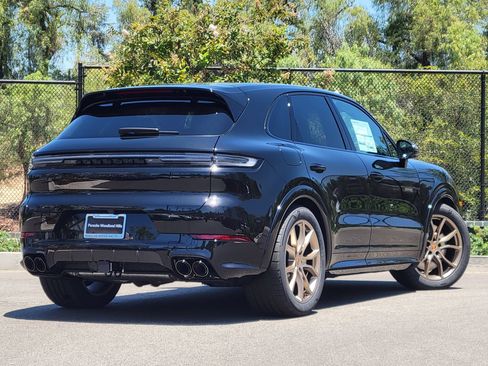 New 2026 Porsche Cayenne GTS AWD/4WD image 7