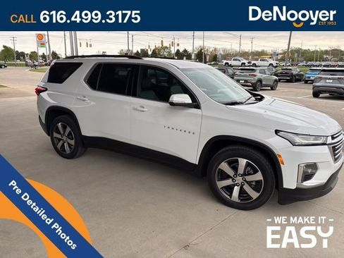 Used 2023 Chevrolet Traverse LT w/ LT Premium Package AWD/4WD image 6