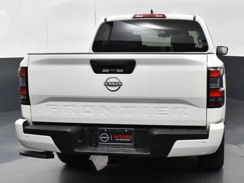 Used 2025 Nissan Frontier SV w/ Tow Package image 7