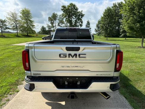 Used 2022 GMC Sierra 3500 Denali w/ Technology Package AWD/4WD image 4