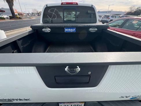 Used 2019 Nissan Frontier SV image 5