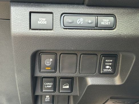 Used 2024 Nissan Frontier SL w/ Technology Package AWD/4WD image 8