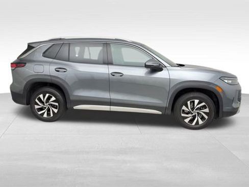 Certified 2025 Volkswagen Tiguan S AWD/4WD image 10