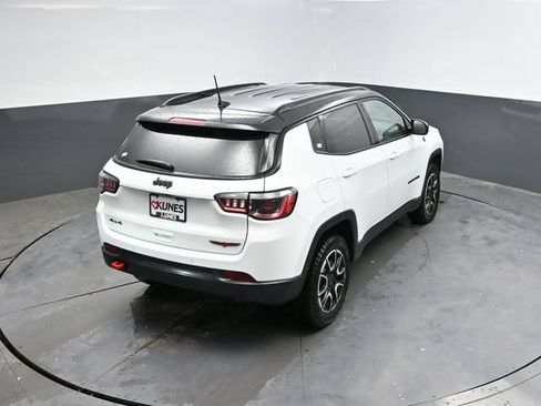Used 2025 Jeep Compass Trailhawk AWD/4WD image 36