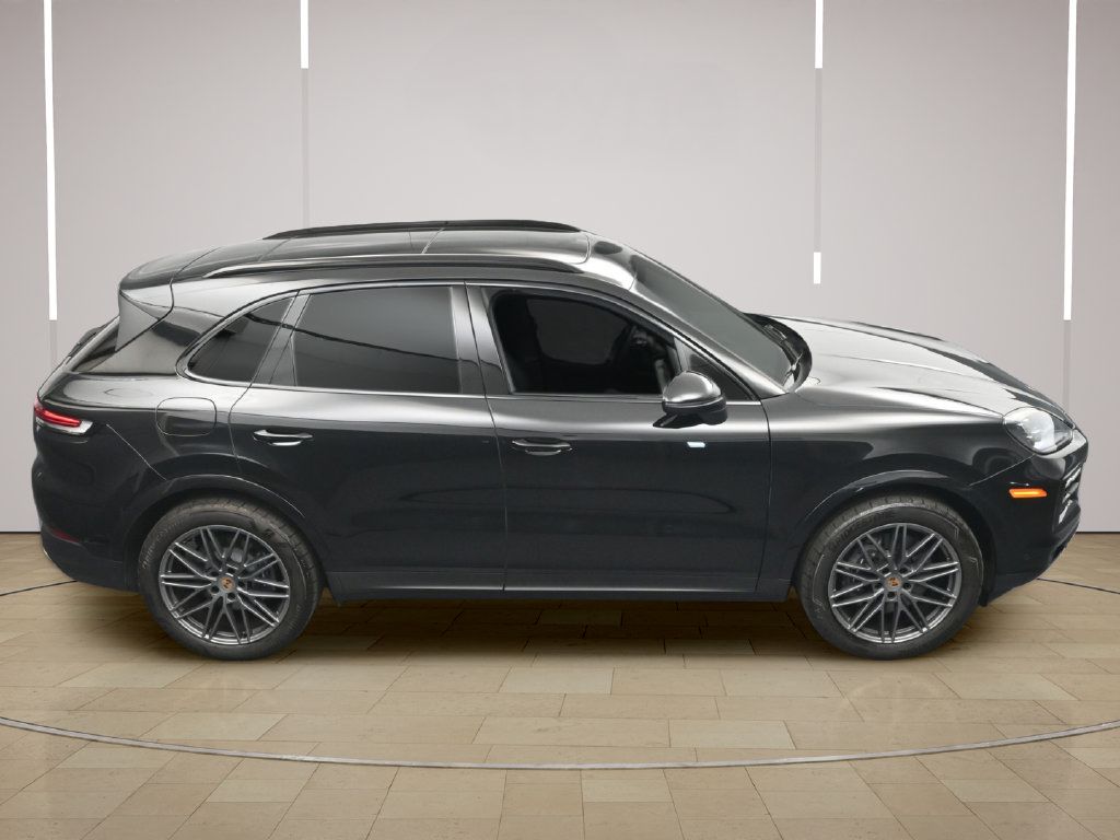 Certified 2025 Porsche Cayenne AWD/4WD image 35