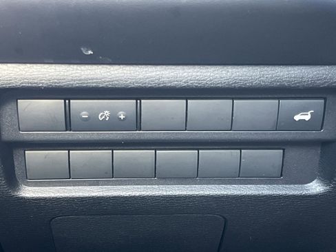 Used 2024 Mitsubishi Outlander SE image 19