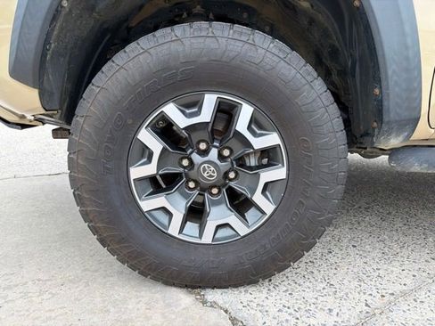 Used 2017 Toyota Tacoma TRD Off-Road w/ Tow Package RWD image 16