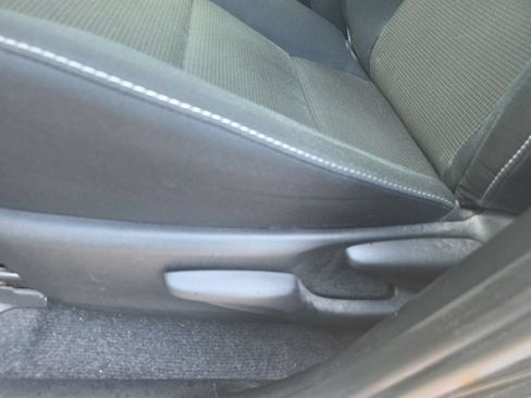 Used 2018 Toyota RAV4 XLE AWD/4WD image 12