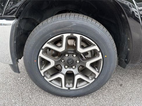 Used 2025 RAM 1500 Laramie AWD/4WD image 9