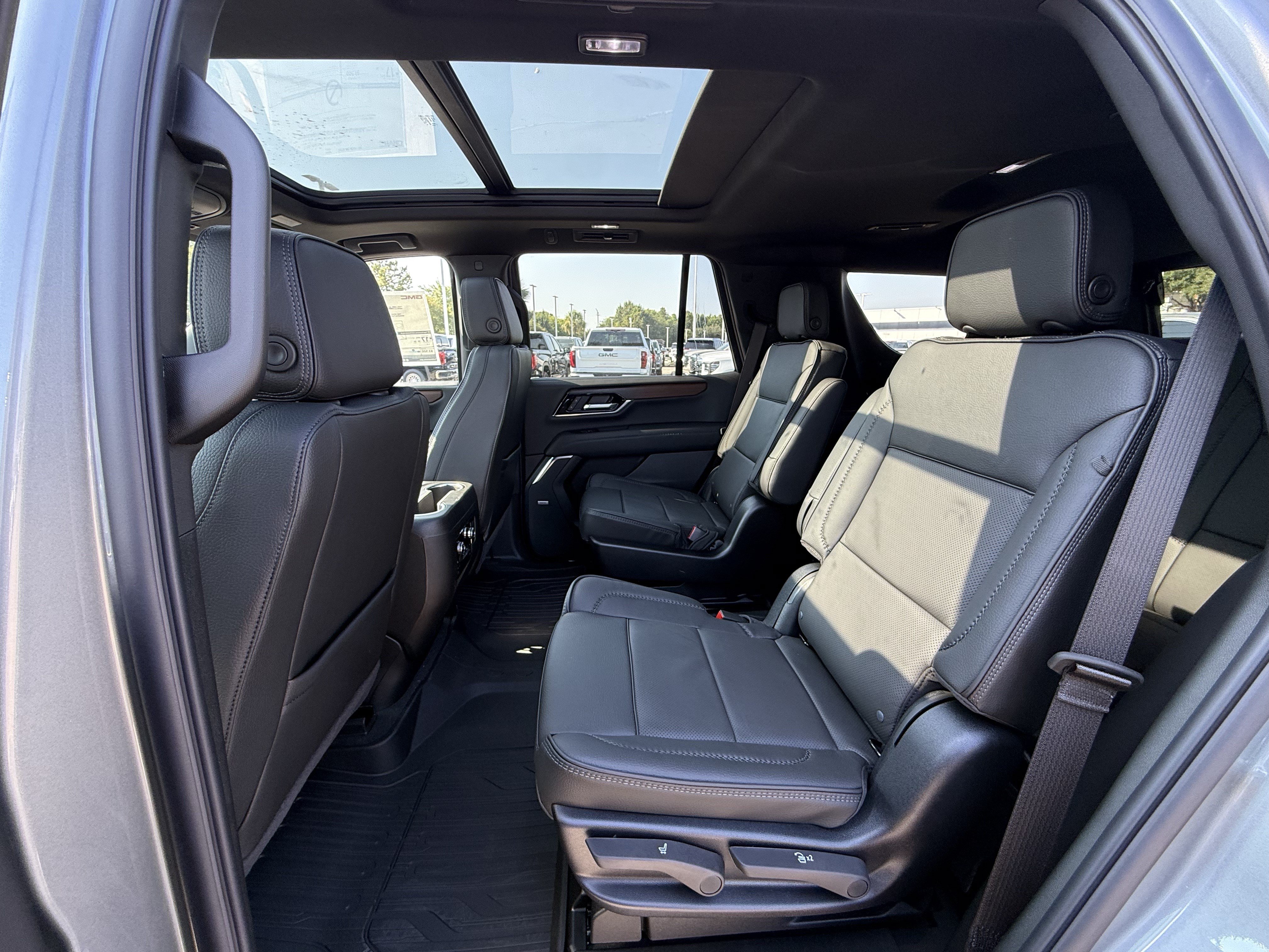 New 2027 GMC Yukon Denali w/ Sun & Power Step Package RWD image 17