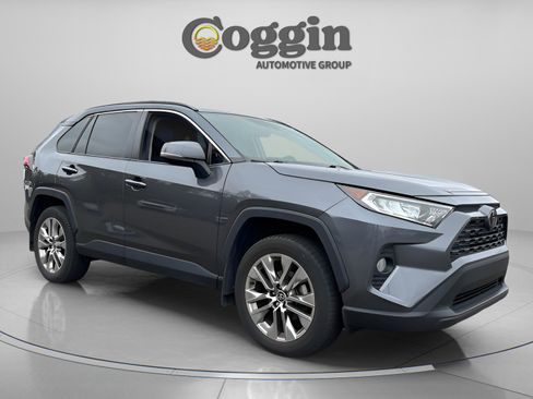Used 2020 Toyota RAV4 XLE Premium image 7