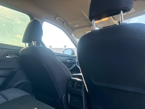 Certified 2025 Nissan Rogue SV FWD image 31